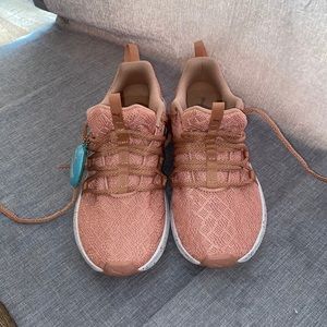NEW , Pink Soft Foam Puma Sneakers size 7